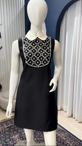 White collar sleeveless dress