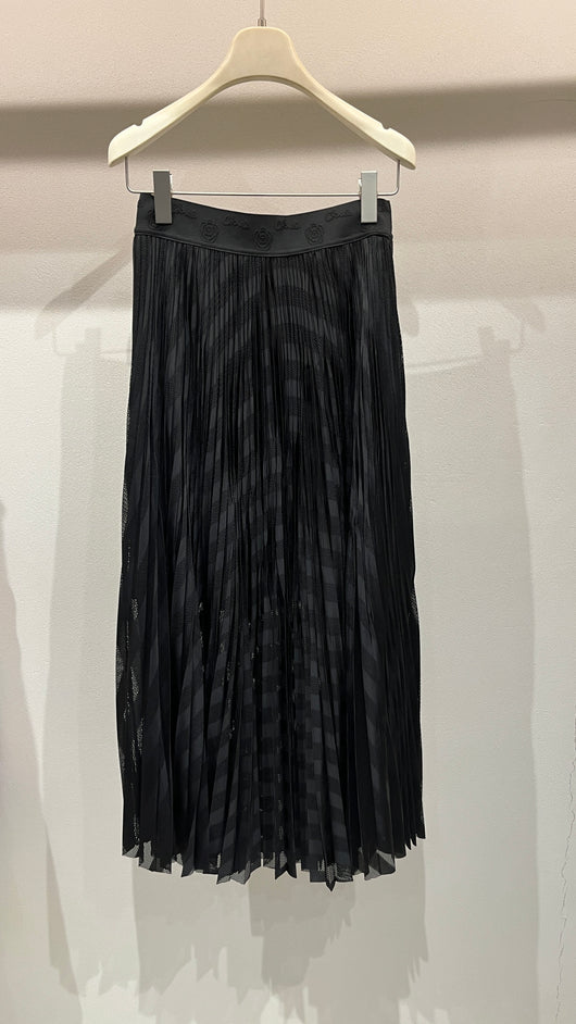 Black pleated skirt