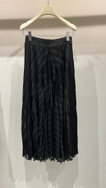 Black pleated skirt