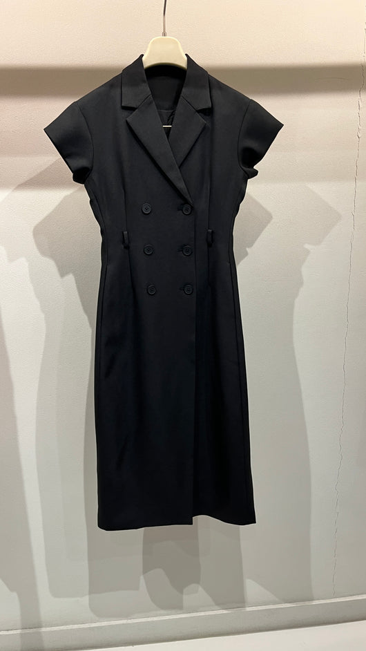 Shortsleeve black V neck dress