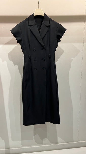Shortsleeve black V neck dress