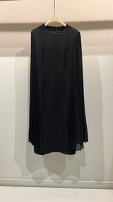 Black long arm pleat