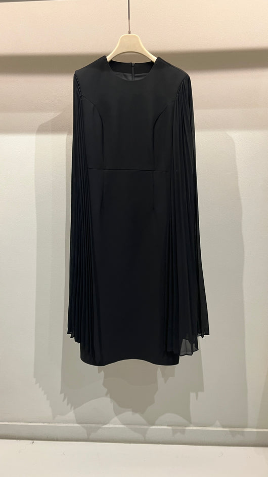Black long arm pleat